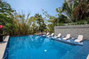 Upscale 2 BR, Ocean-View Backdrop and Private BBQ